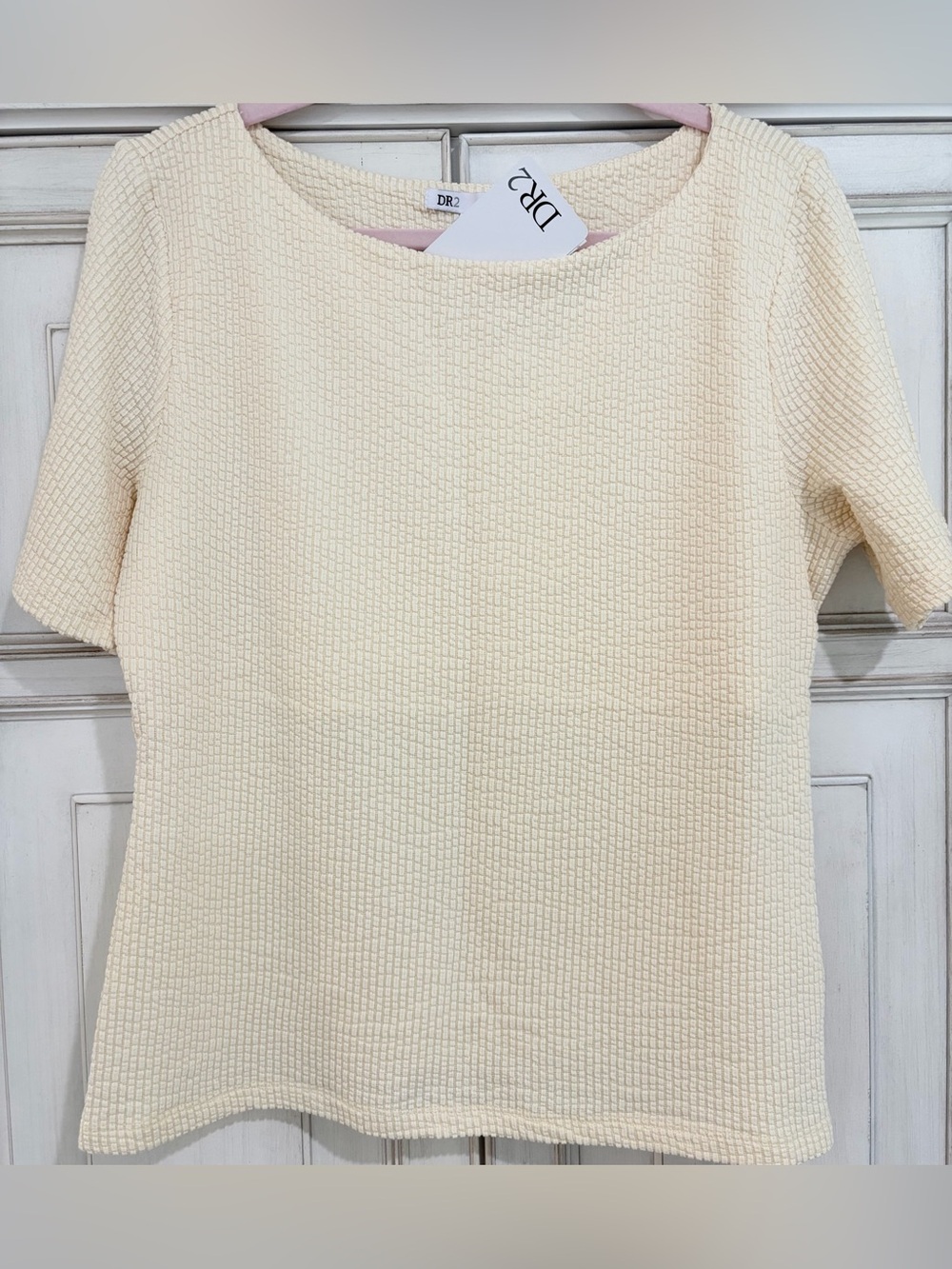 NWT SZ XL DR2 Cream Textured Short-Sleeve Knit Top *small spot on sleeve*
